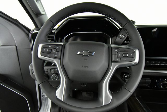 2025 Chevrolet Silverado 2500HD LT photo 2