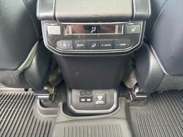2023 Toyota Highlander Hybrid Platinum photo 27