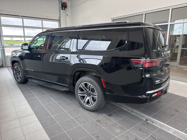 2023 Jeep Wagoneer L Series II photo 3