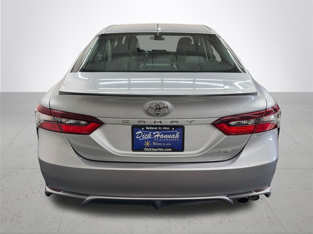 2021 Toyota Camry SE photo 4