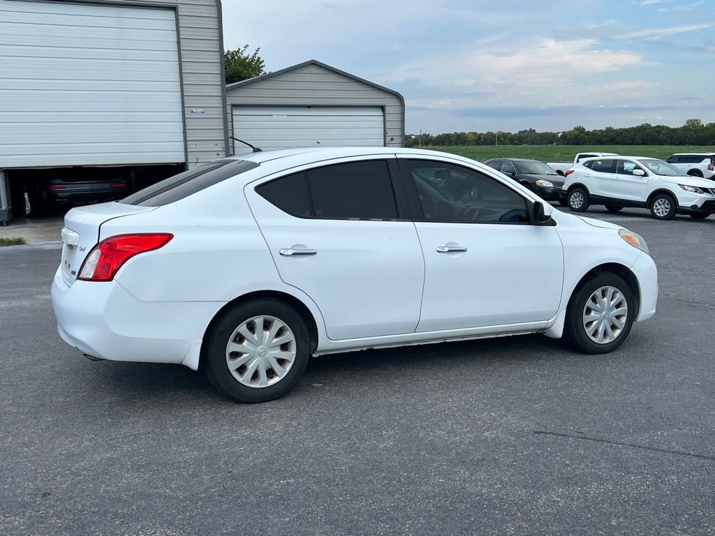 2012 Nissan Versa 1.6 SV photo 3