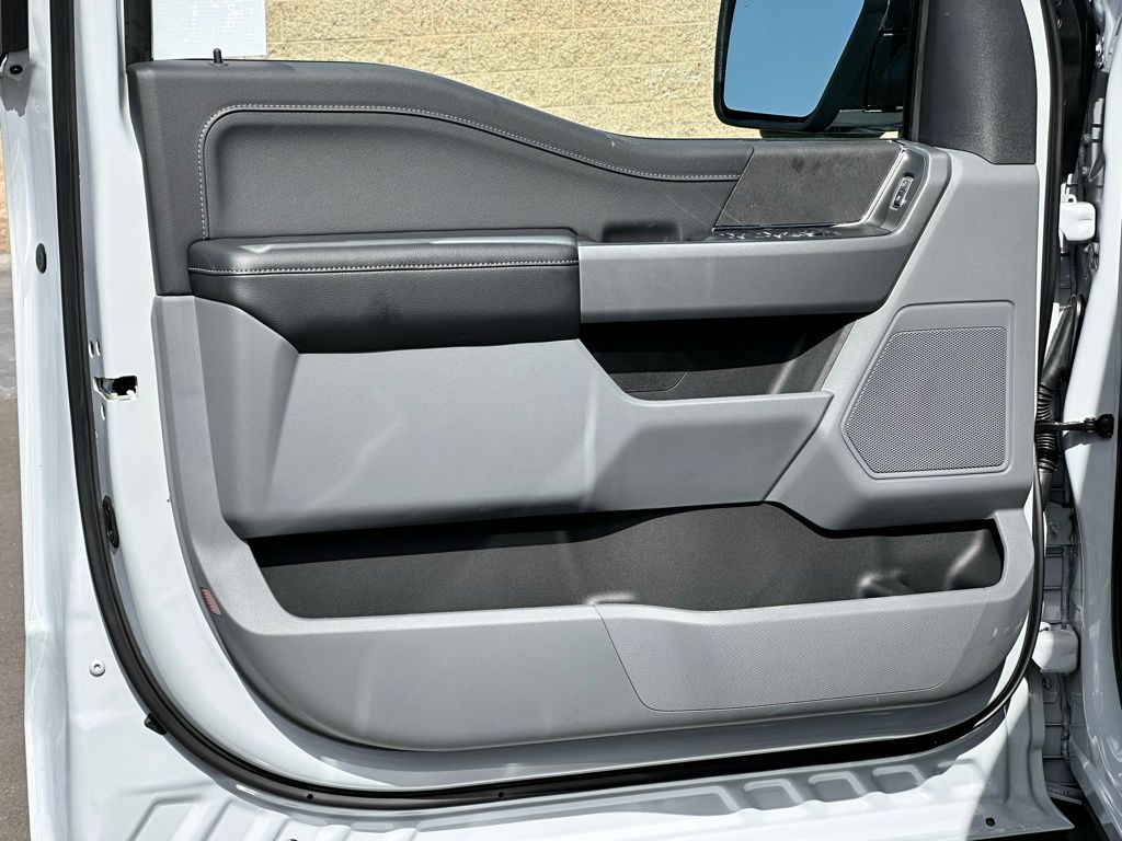 2025 Ford F-150 XLT photo 13