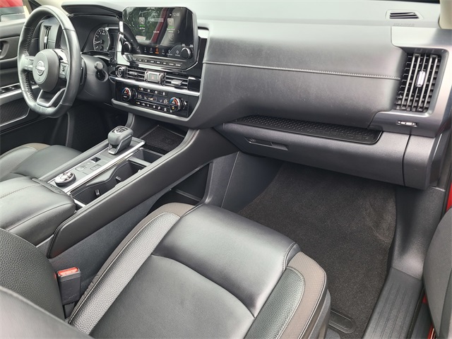 2023 Nissan Pathfinder SL photo 17