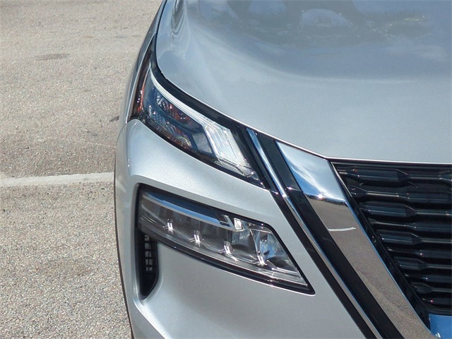 2023 Nissan Rogue SV photo 9