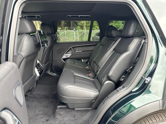 2025 Land Rover Range Rover SE photo 5