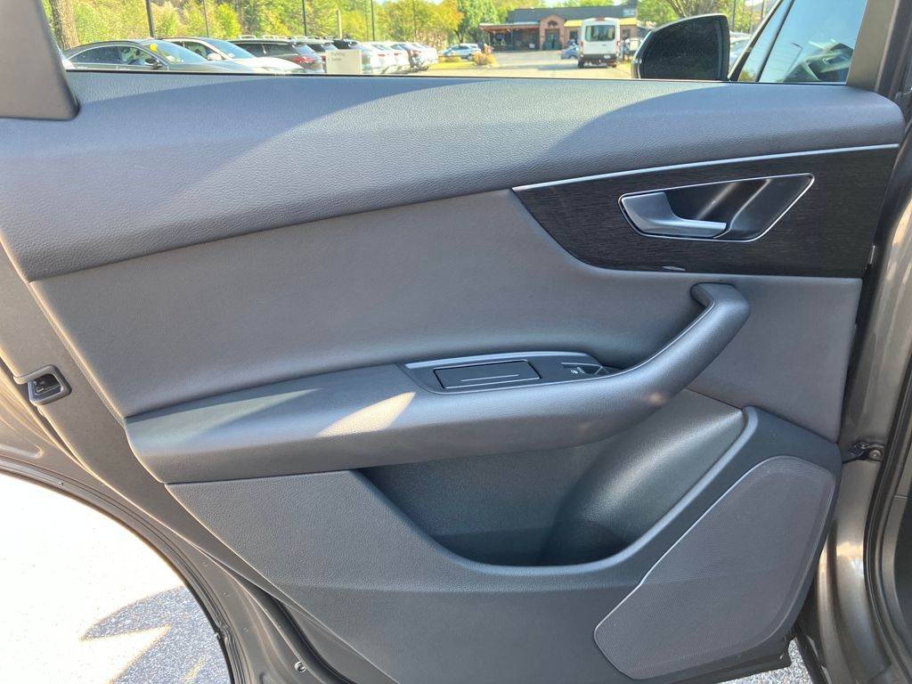 2021 Audi Q7 45 Premium photo 25