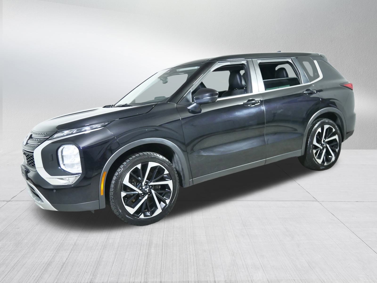 2022 Mitsubishi Outlander SE photo 3