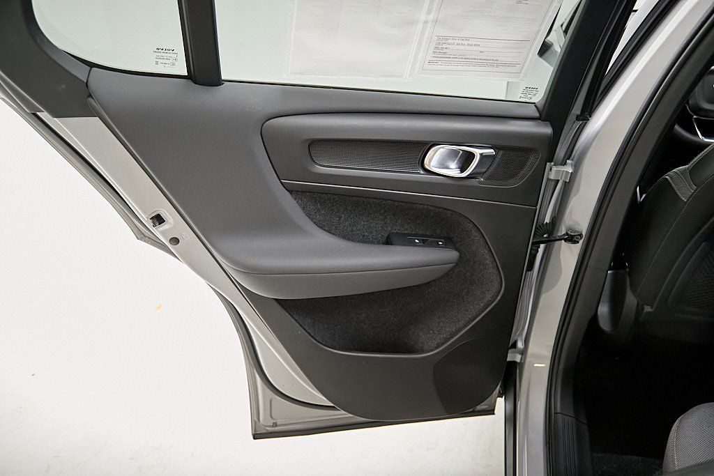 2023 VOLVO C40 - Image 19