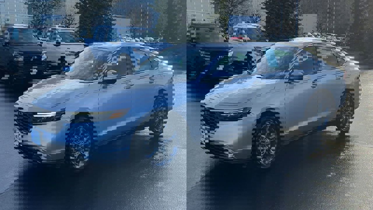2025 Honda Accord LX photo 4