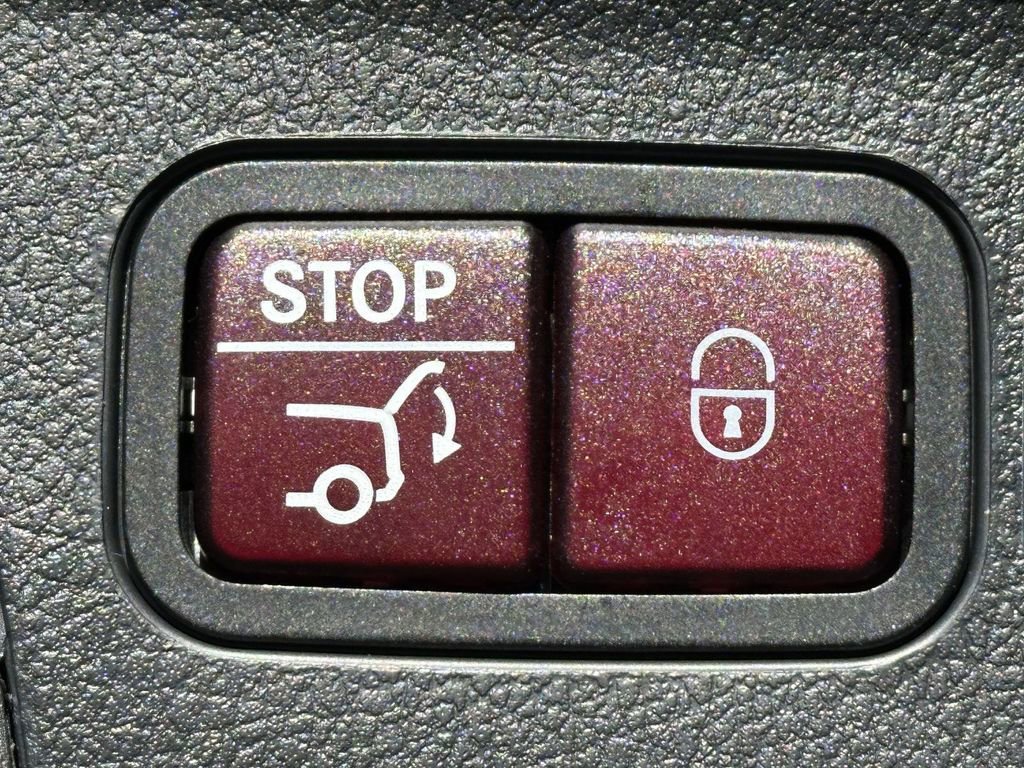 2025 Mercedes Benz GLS 450 4MATIC photo 19