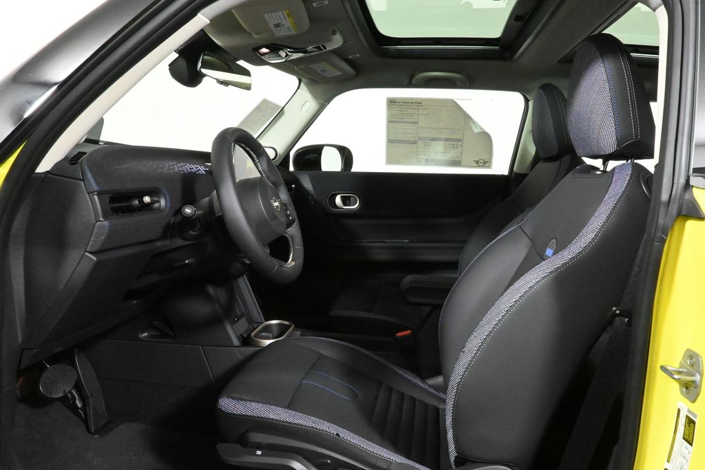 2025 Mini Cooper Signature photo 3
