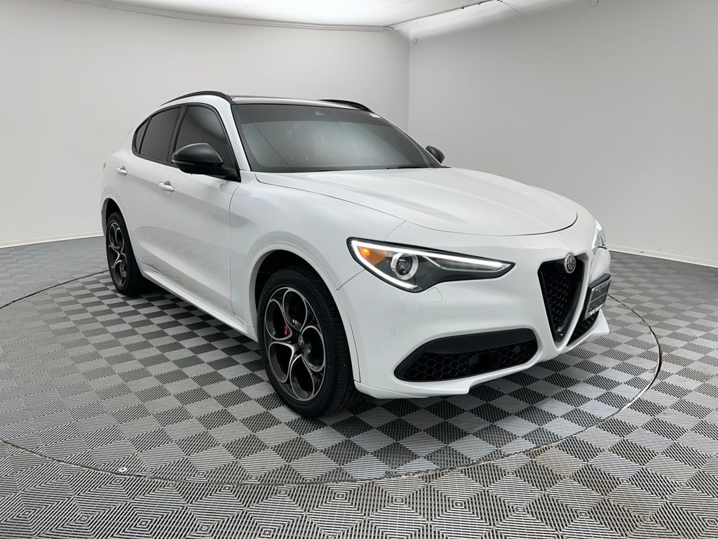 2022 Alfa Romeo Stelvio Ti Sport photo 3