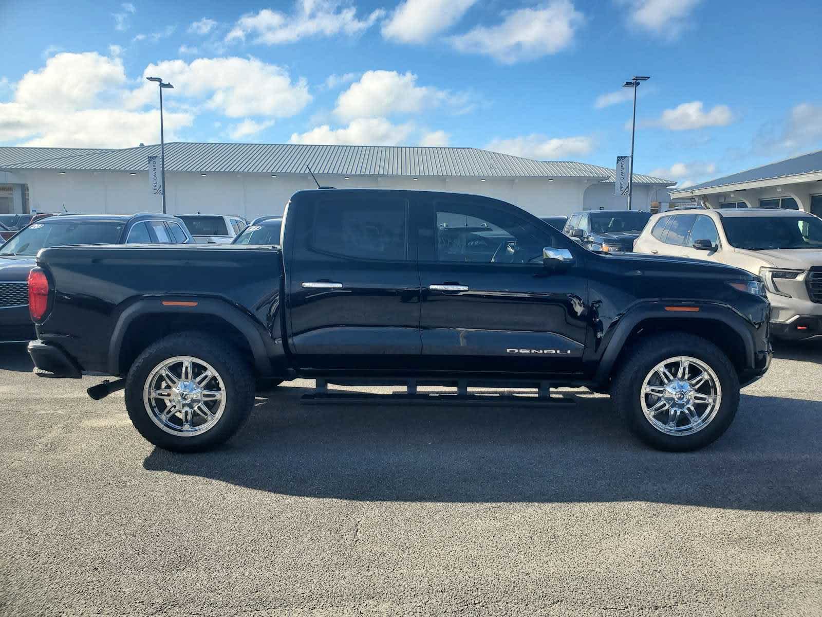 2024 Gmc Canyon Denali photo 2