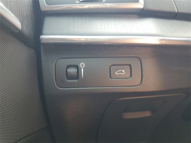 2020 Volvo XC90 T6 Momentum photo 25