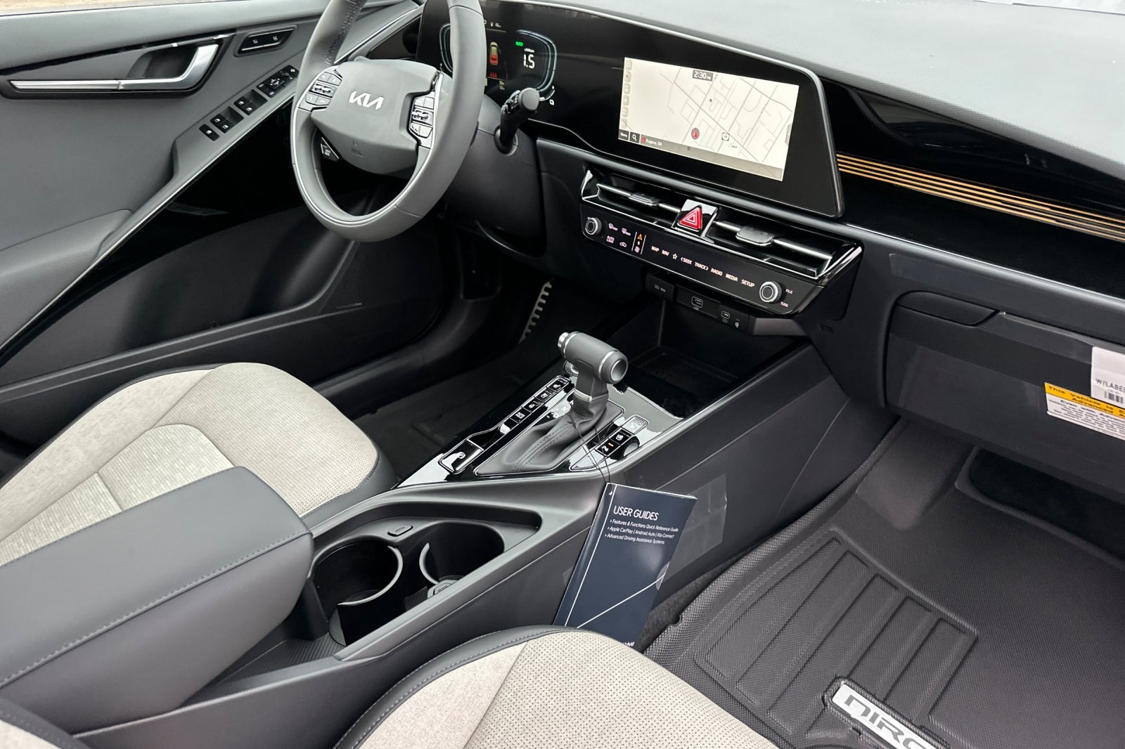 2025 Kia Niro SX Touring photo 11