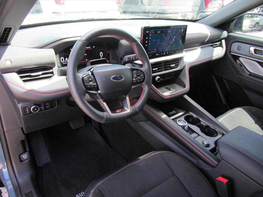 2025 Ford Explorer ST photo 15