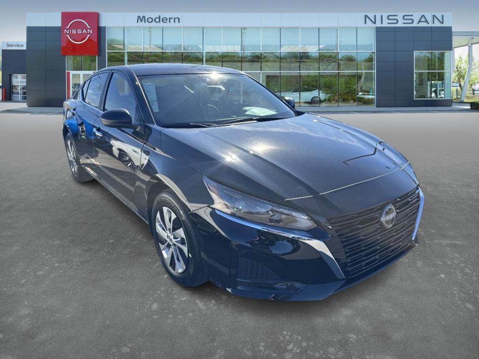 2025 Nissan Altima S's photo