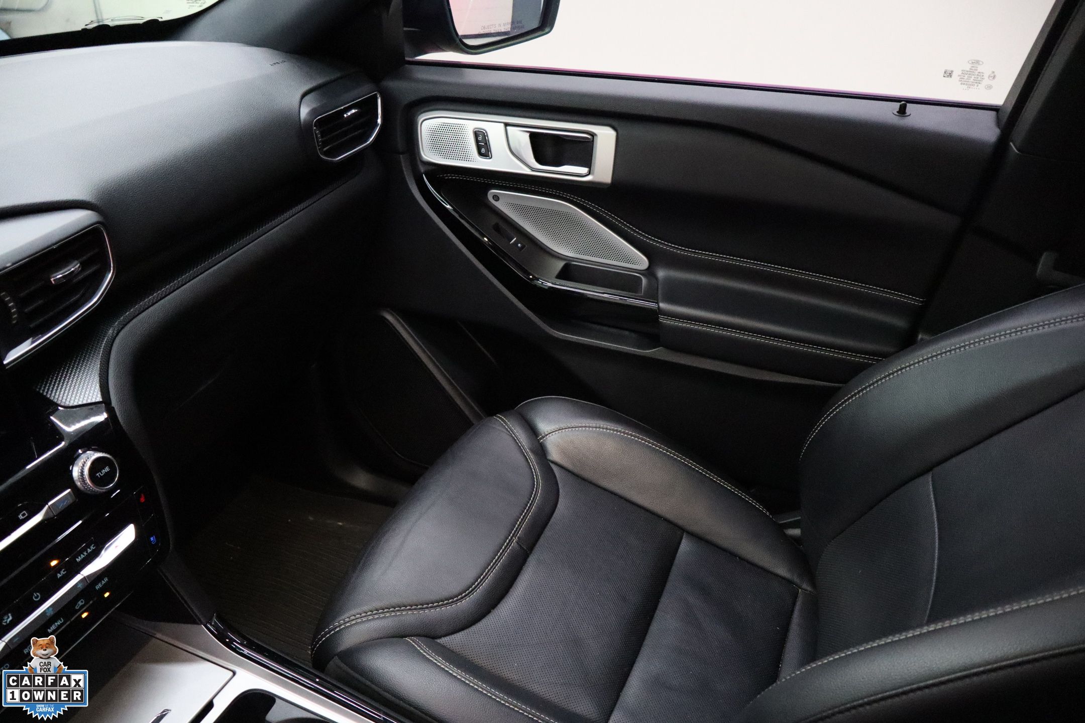 2023 Ford Explorer ST photo 23