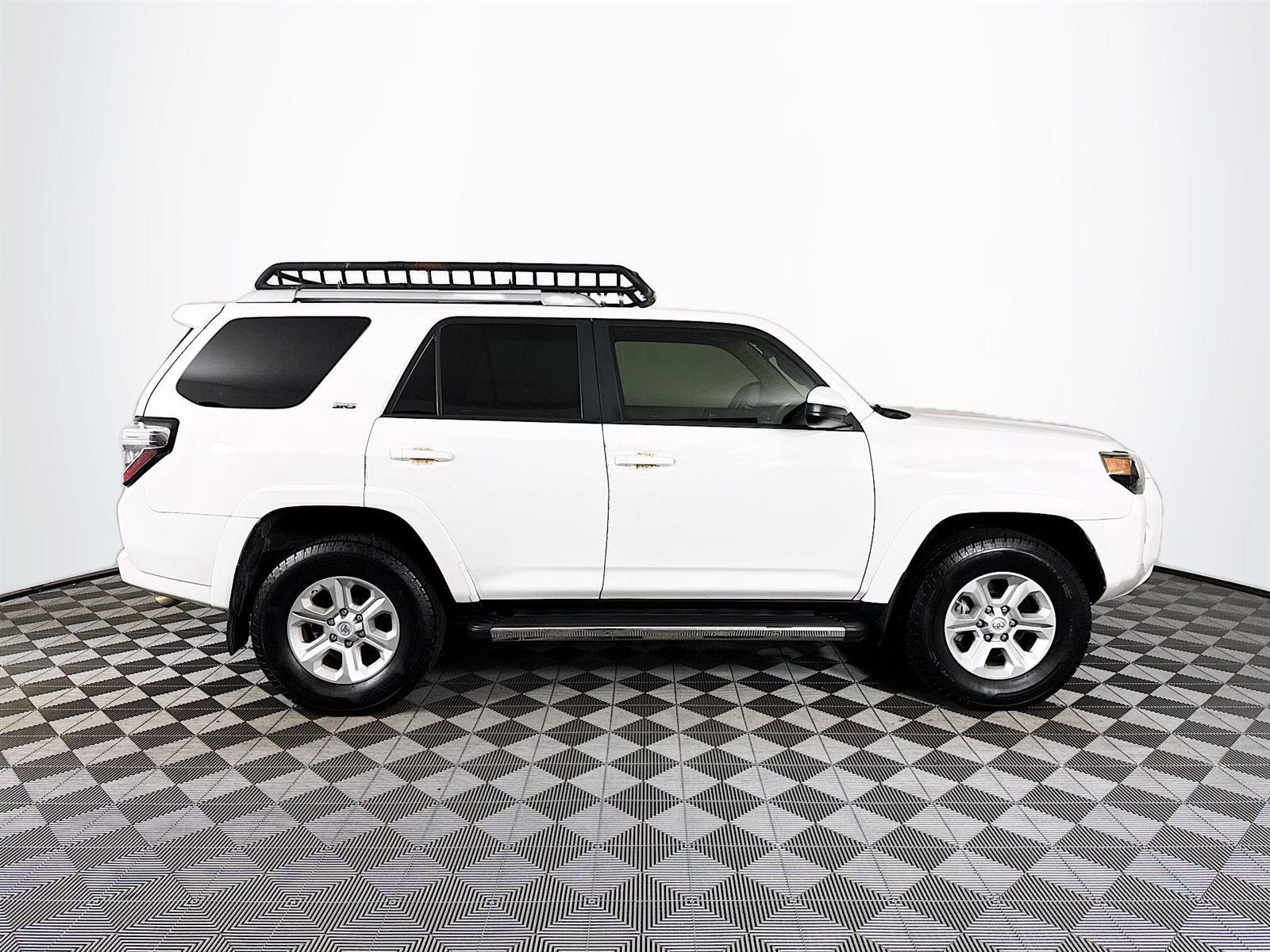 2015 Toyota 4Runner SR5 photo 7