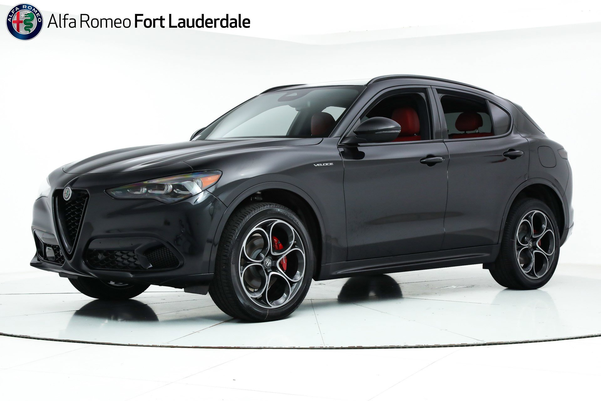 2025 Alfa Romeo Stelvio Base's photo