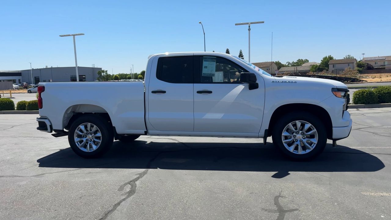 2025 Chevrolet Silverado 1500 Custom photo 11