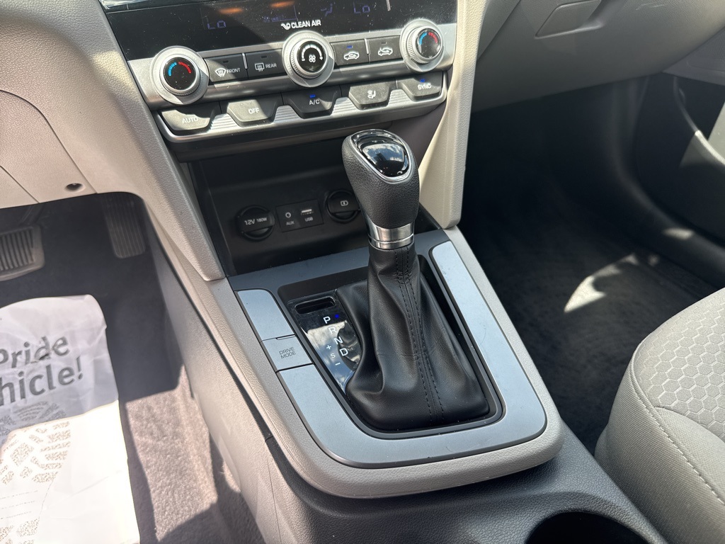 2020 Hyundai Elantra SEL photo 14