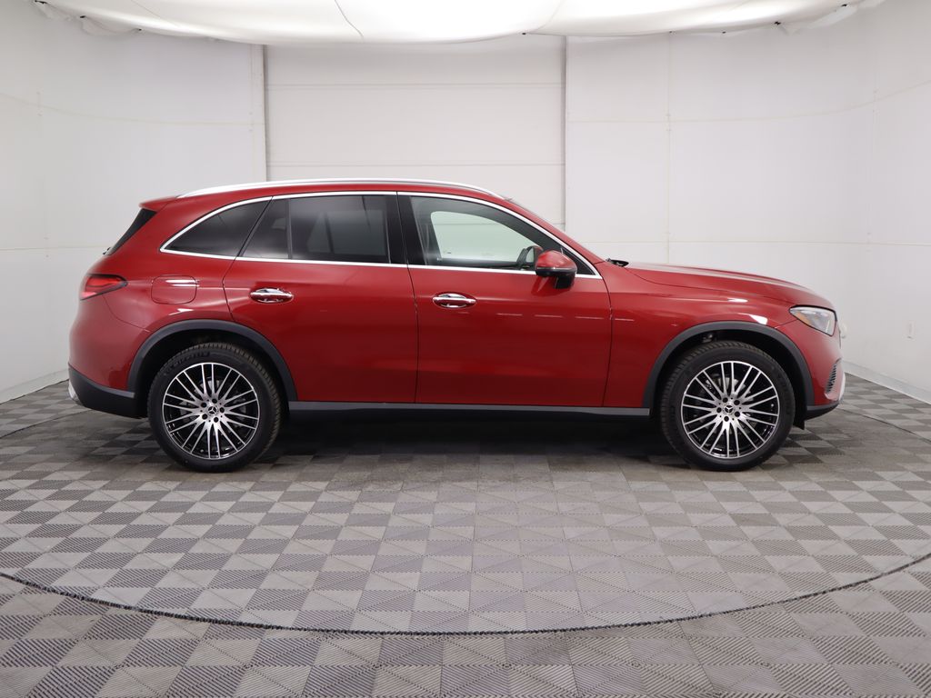 2026 Mercedes Benz GLC 300 photo 4