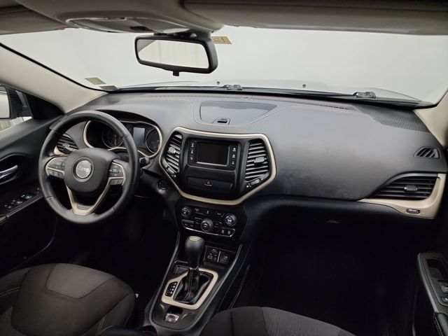 2016 Jeep Cherokee Latitude photo 21