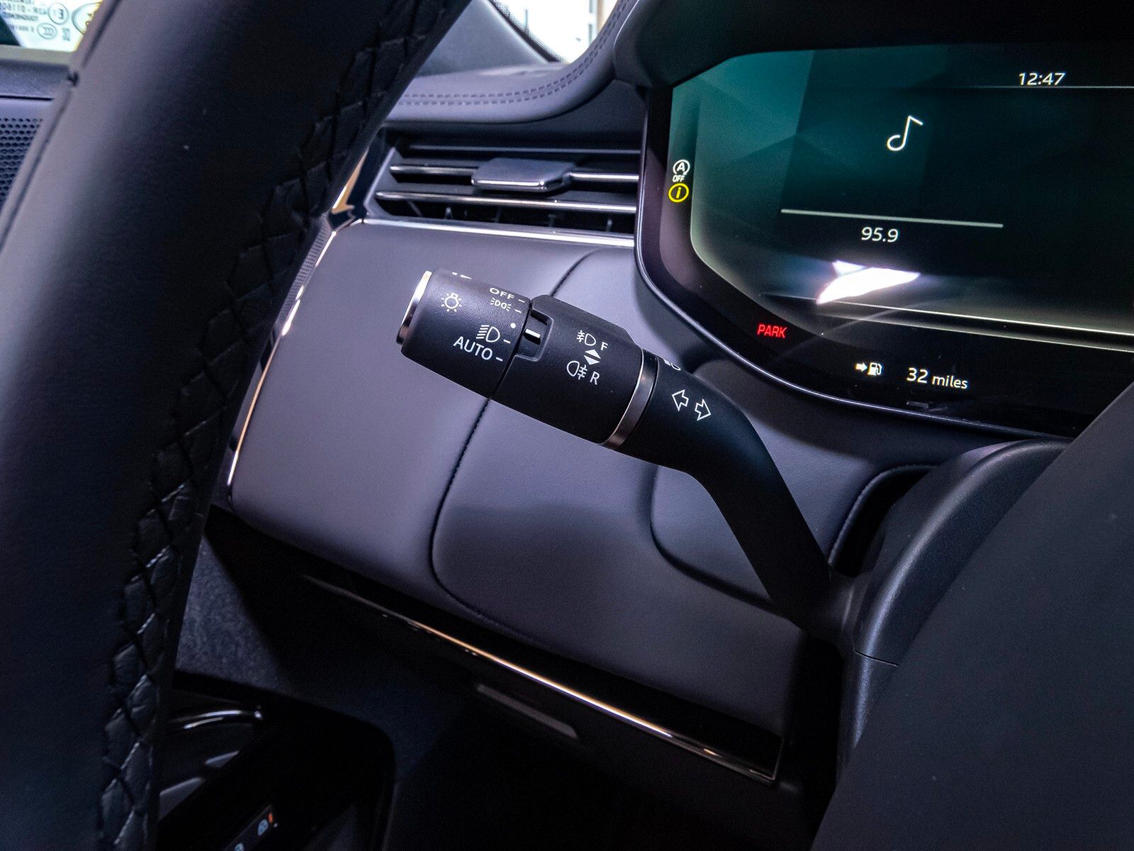 2025 Land Rover Range Rover Sport SE photo 12