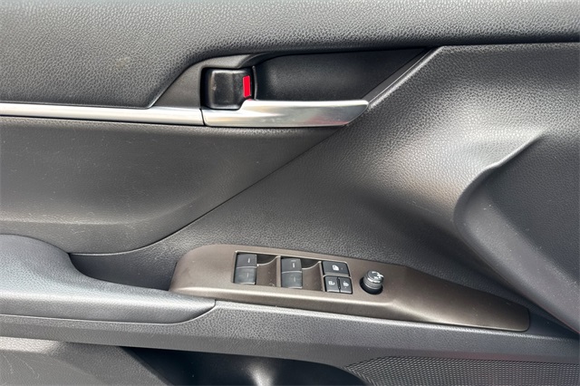 2022 Toyota Camry Hybrid LE photo 10