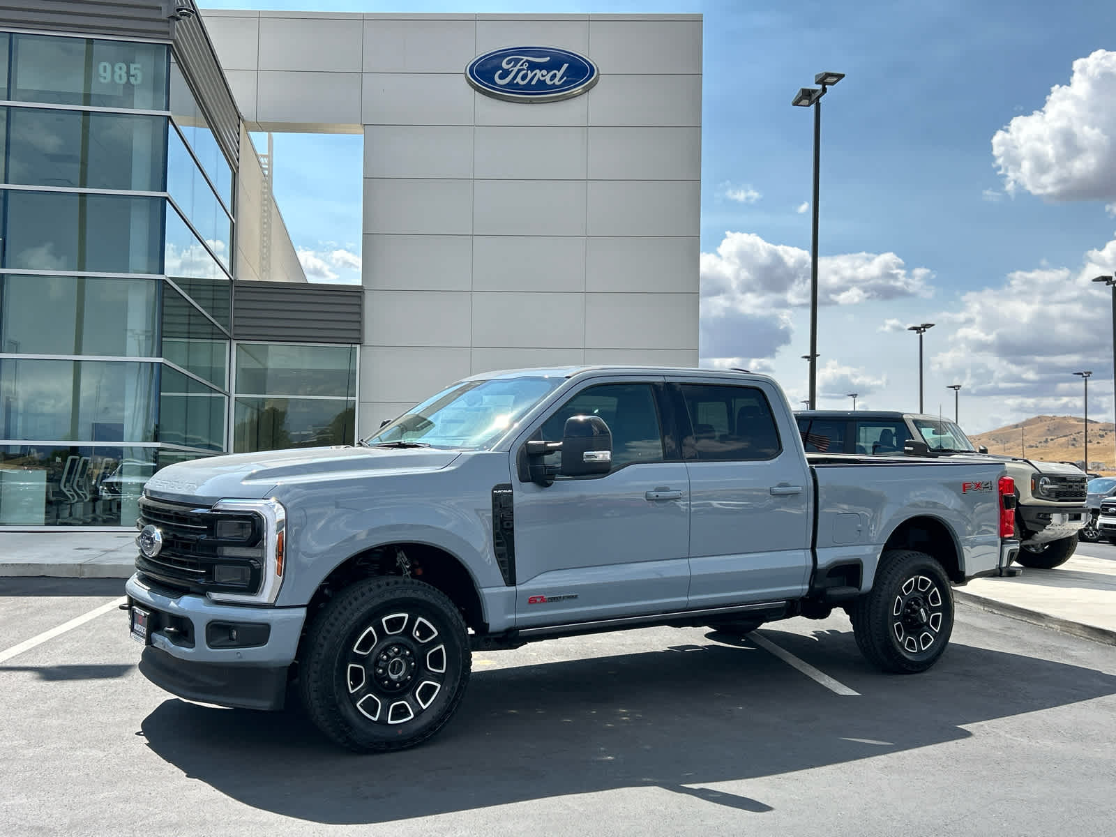 2025 Ford F-350 Super Duty Platinum's photo