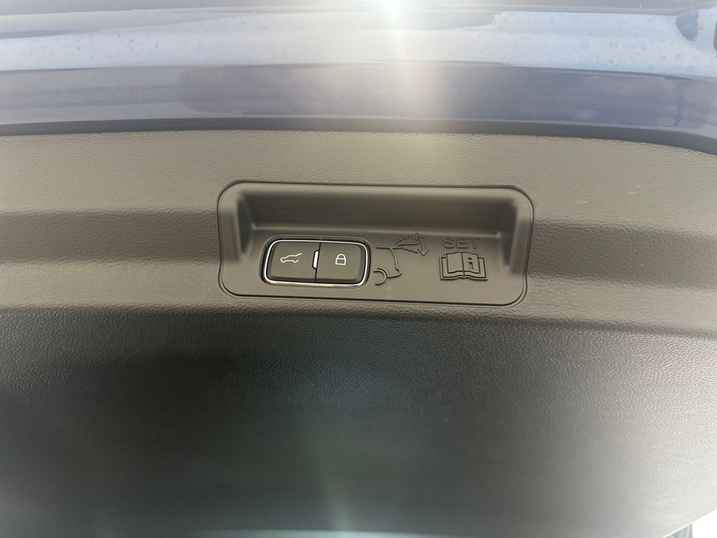 2023 Ford Explorer ST photo 25