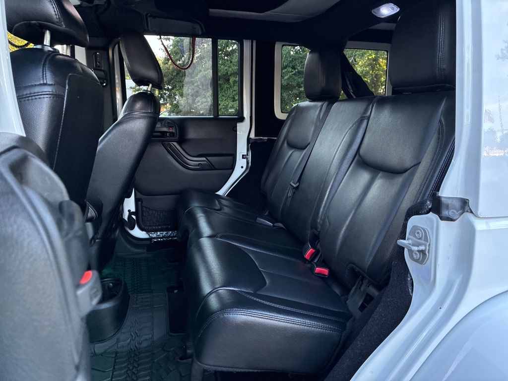 2017 Jeep Wrangler Unlimited Sahara photo 22