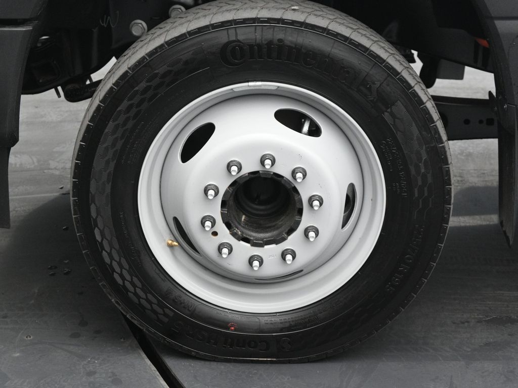 2025 Ford F-450 photo 24