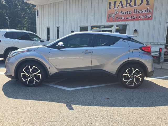 2020 Toyota C-HR XLE photo 2
