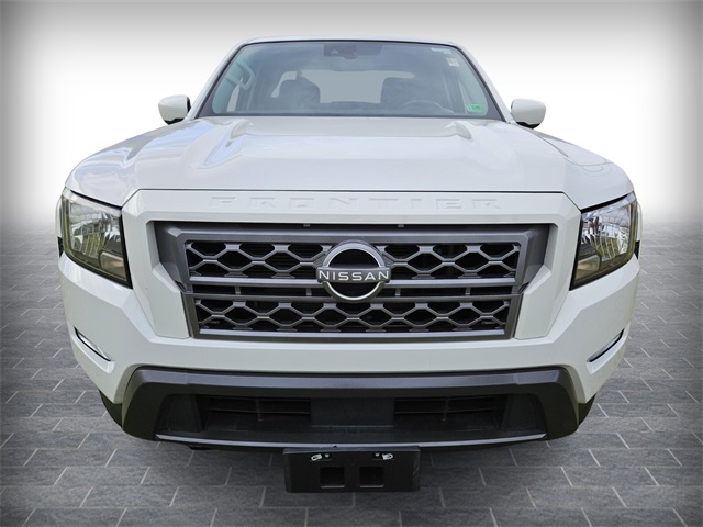 2023 Nissan Frontier SV photo 2