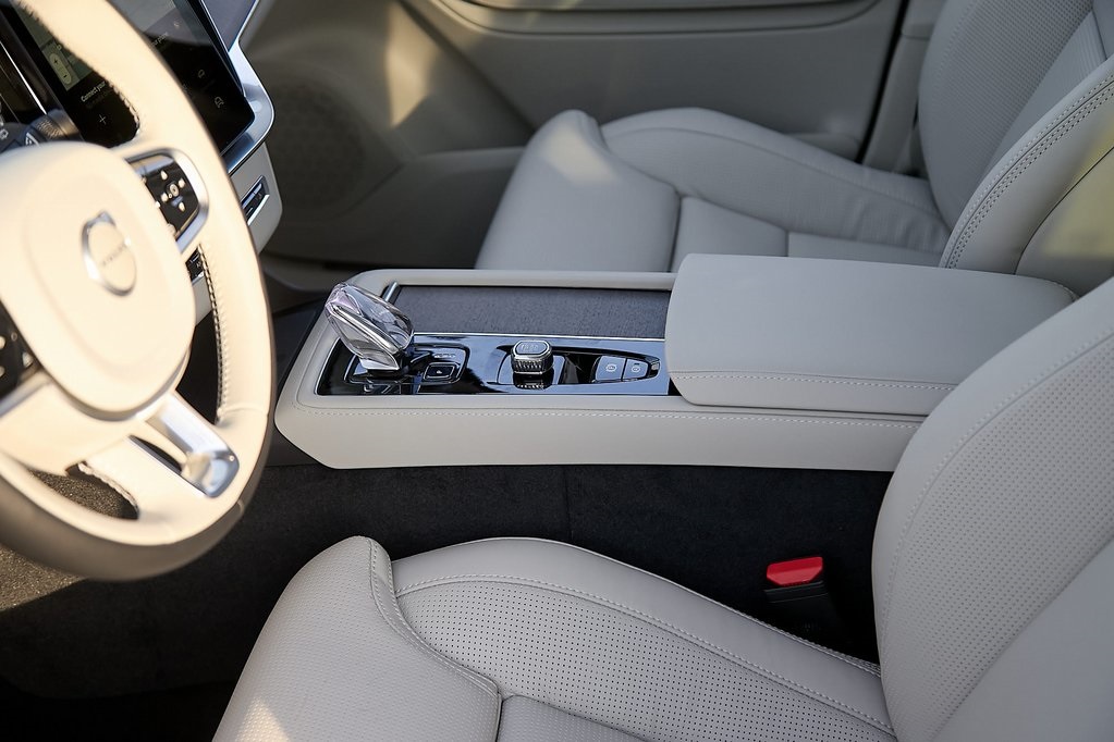 2026 VOLVO XC90 - Image 13