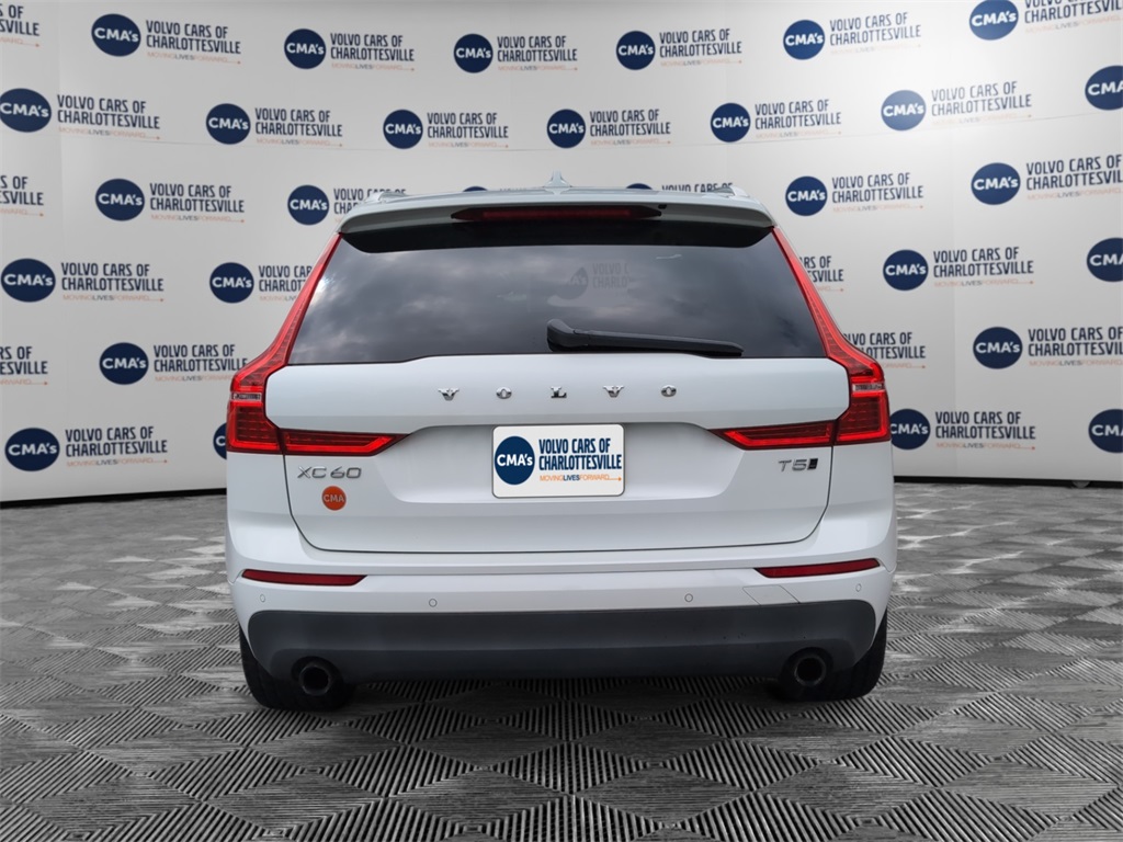 2018 Volvo XC60 T5 Momentum photo 4