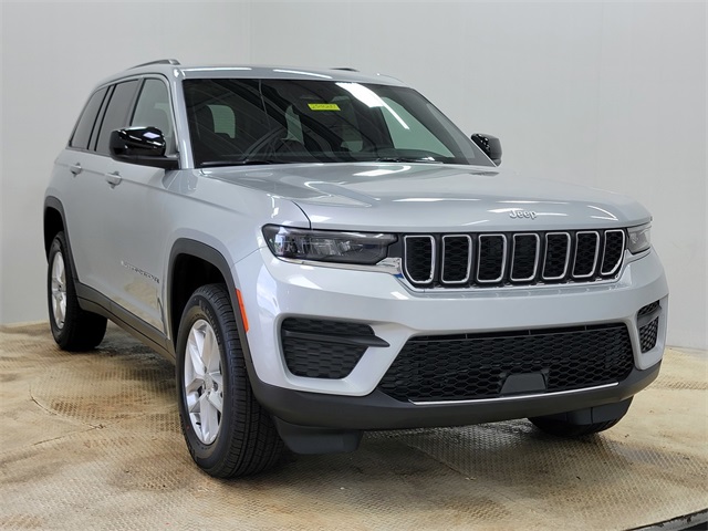 2025 Jeep Grand Cherokee Laredo X photo 2