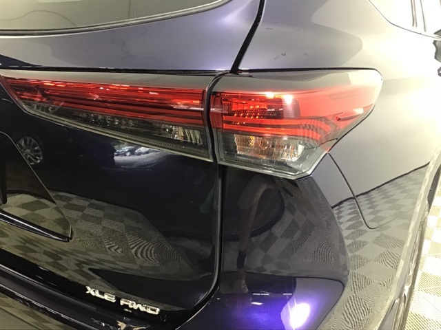 2021 Toyota Highlander XLE photo 24
