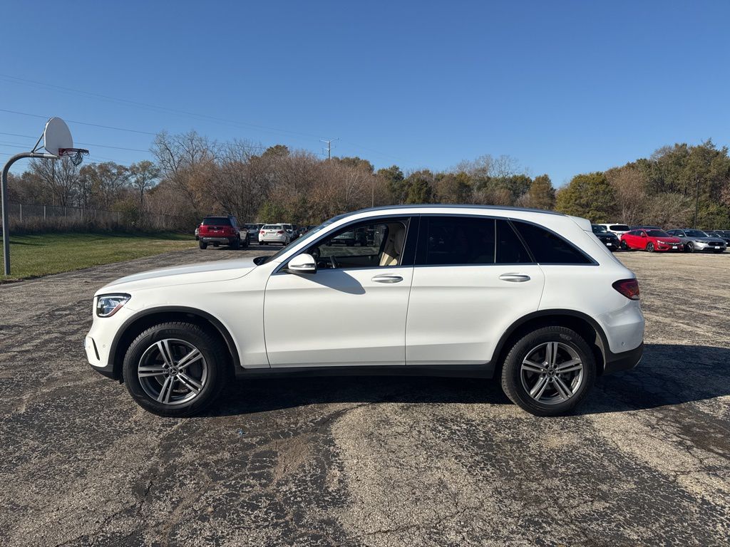 2022 Mercedes Benz GLC 300 photo 2