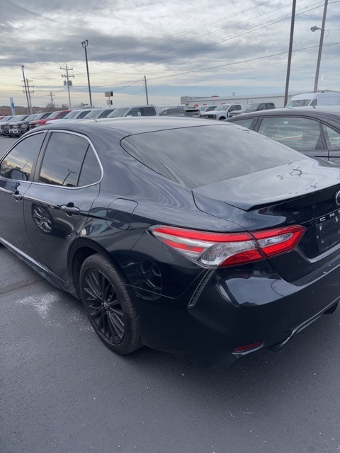2018 Toyota Camry SE photo 4