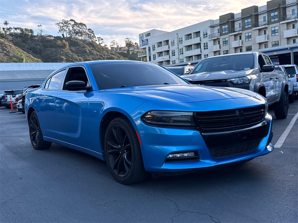 2016 Dodge Charger SXT photo 2