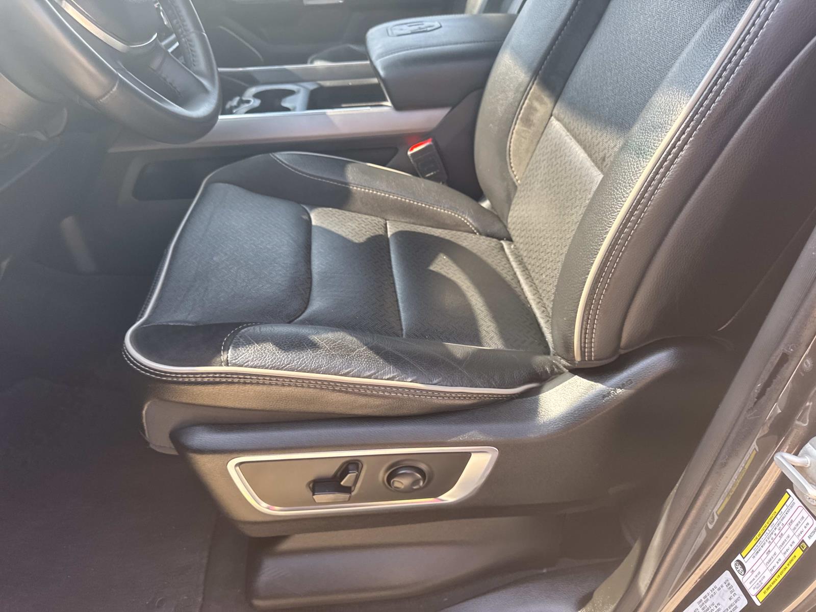 2024 Ram 1500 Laramie photo 15