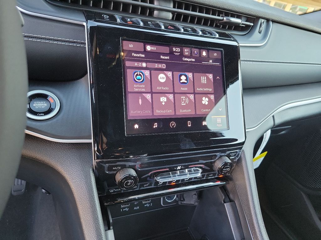 2025 Jeep Grand Cherokee Laredo photo 6