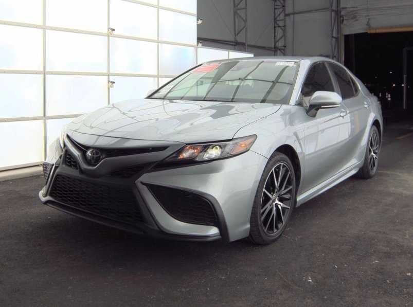 2023 Toyota Camry SE's photo
