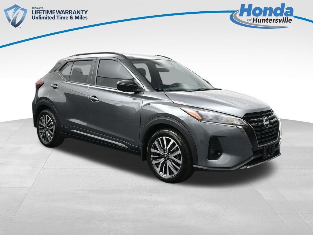 2023 Nissan Kicks SR's photo
