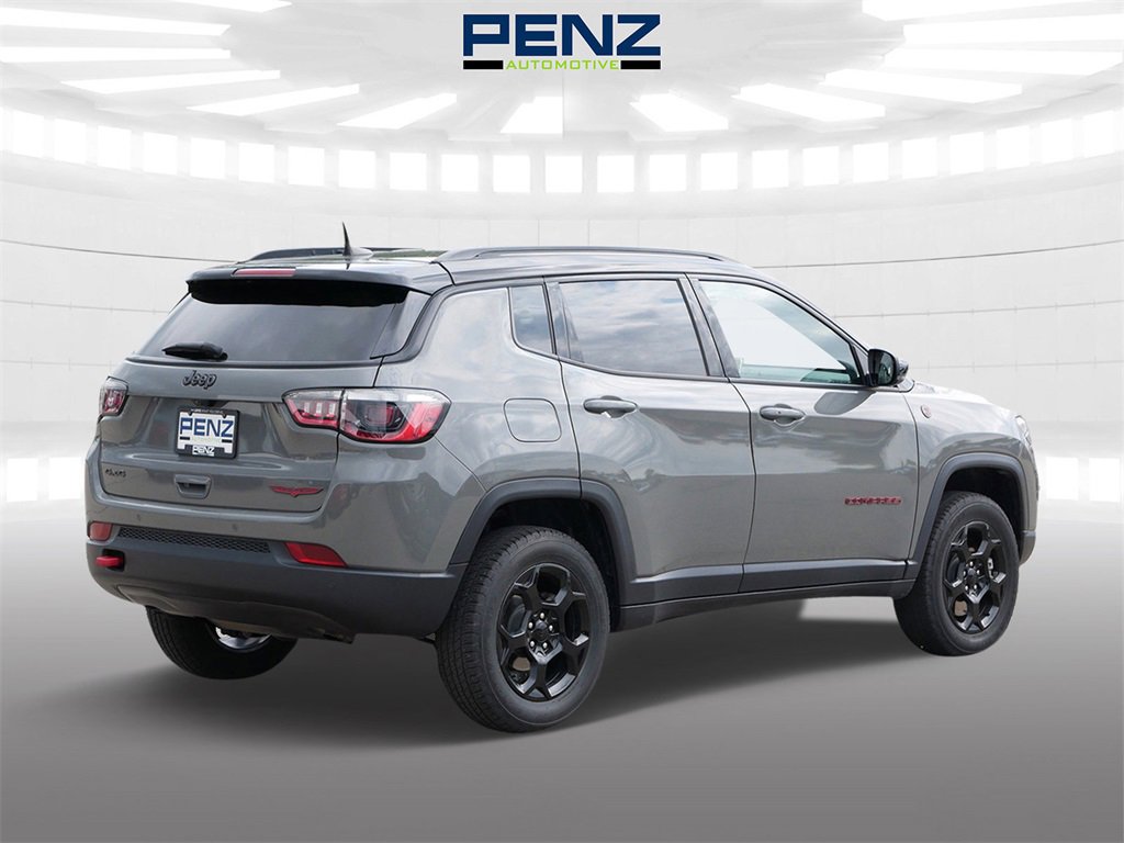 2023 Jeep Compass Trailhawk photo 2