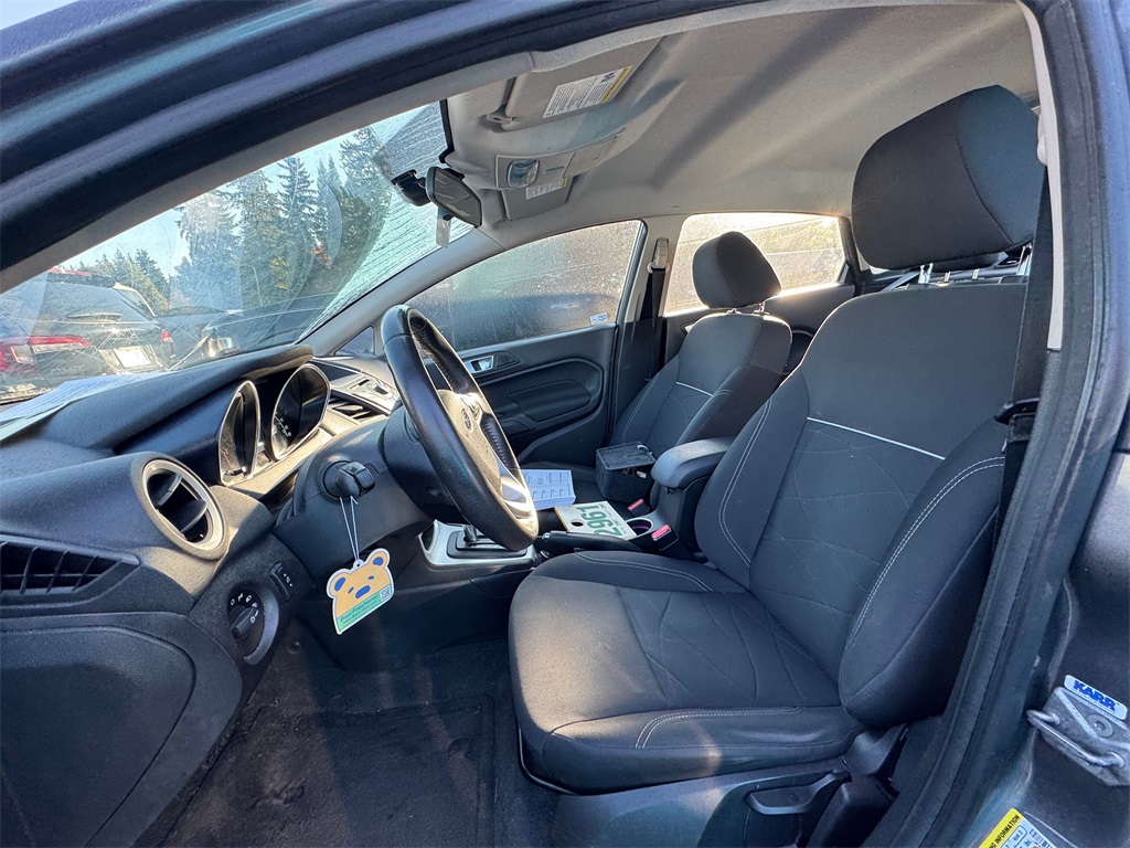 2014 Ford Fiesta SE photo 2