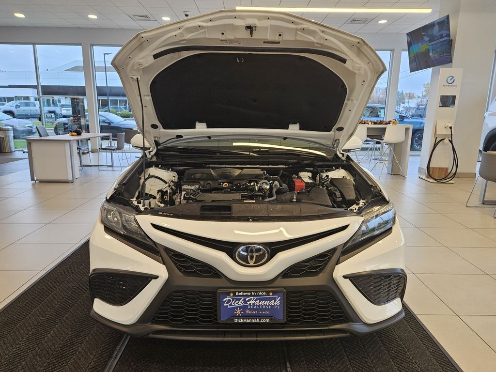 2022 Toyota Camry SE photo 4